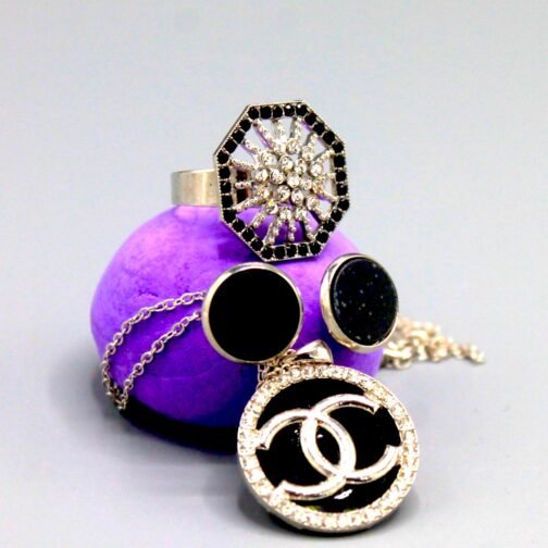 Black/Gold Necklace And Ring