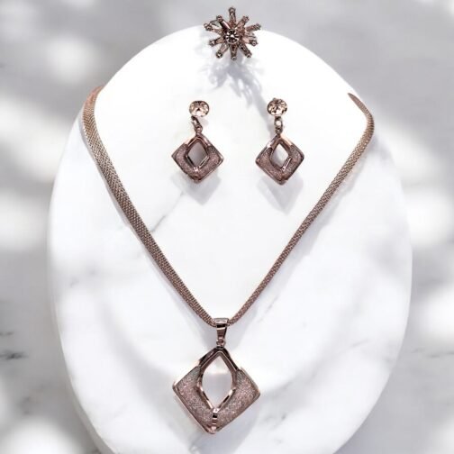 square mesh style necklace set